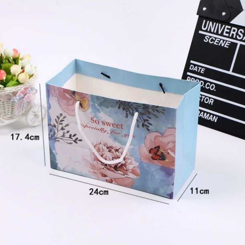 

Paperbag Premium 24x11x17.4cm
