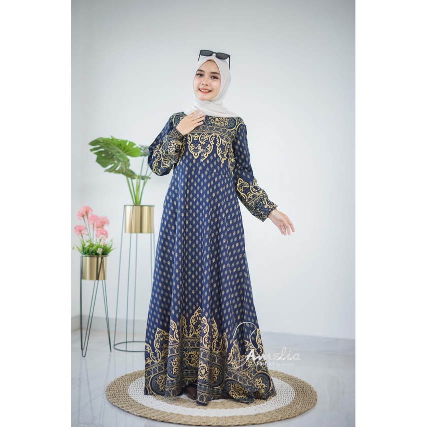 Gamis Etnik Maxy Halis Rayon Silk dan cringkel dan Prada amelia busana muslimah ootd fashion selebgram homeydress adem nyaman