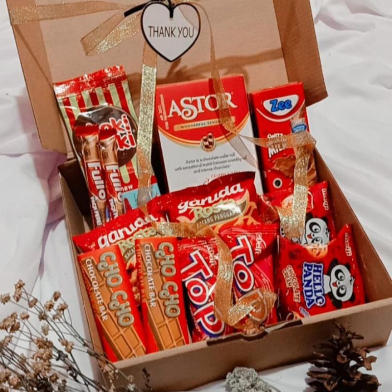 

HAMPERS BOX/ GIFTBOX RED EDITION /SNACKS BOX HAMPERS