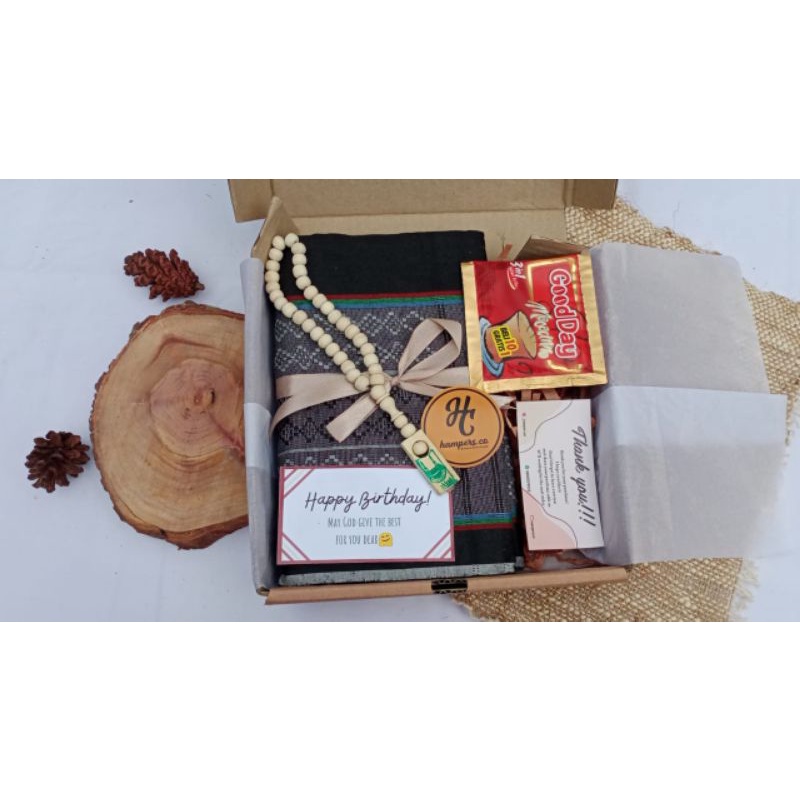 

Hampers Sarung Wadimor Cowo Jum'atan kado ulang tahun kado ultah Pacar doi Lebaran
