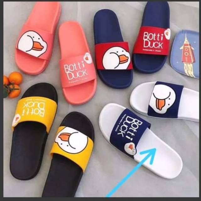 Sandal karakter cartoon timbul botti duck