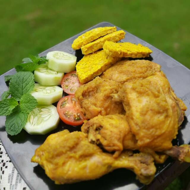 

Ayam ungkep,ayam potong berat 500gram isi 5potongfree tempe ungkep dan sambal bawang 1botol 150ml