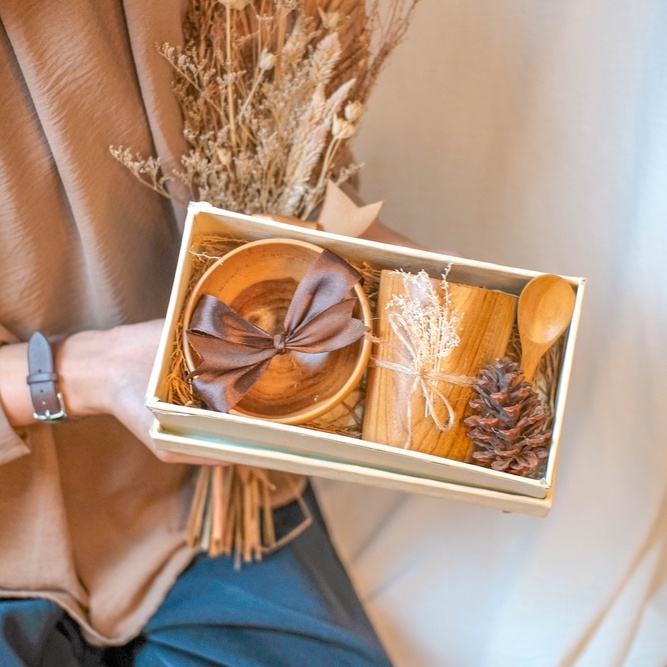 

FANI Hampers Kayu Jati Wedding Kado Ulang Tahun Akukira Indonesia