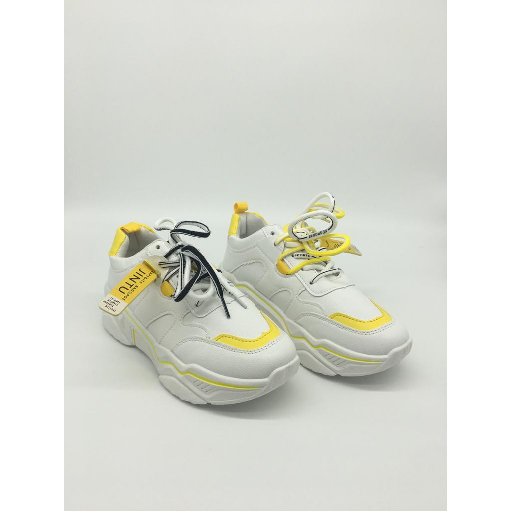 Sepatu Olahraga Wanita warna Putih versi Korea Sepatu Sneakers Cewek Sneaker Olahraga trendy SP-014