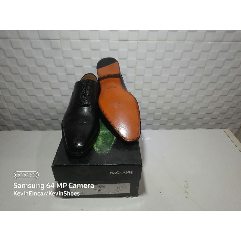 Sepatu Magnanni ukuran 40 warna hitam