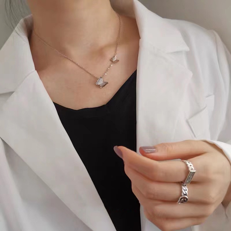 Net Red Butterfly pendek polos kalung wanita sederhana gaya dingin tembaga berlapis emas kalung popu