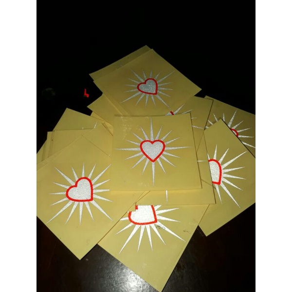 

stiker psht, setiker hati bersinar psht ukuran 5×5 cutting fosfor reflektif