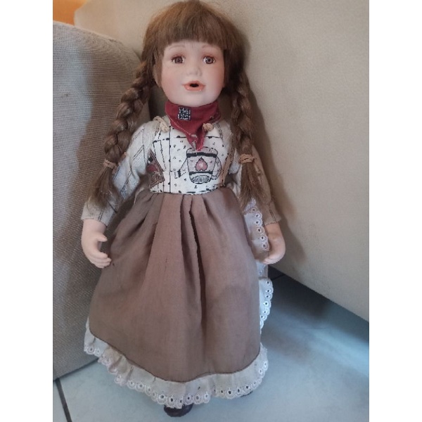 boneka keramik antik