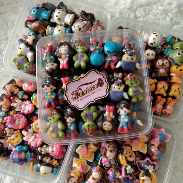 

COKLAT KARAKTER KILOAN BEBAS PILIH KARAKTER - BY REQUEST