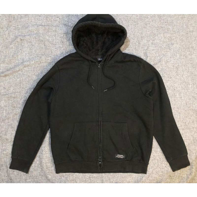 ZH SHERPA POLHAM HITAM