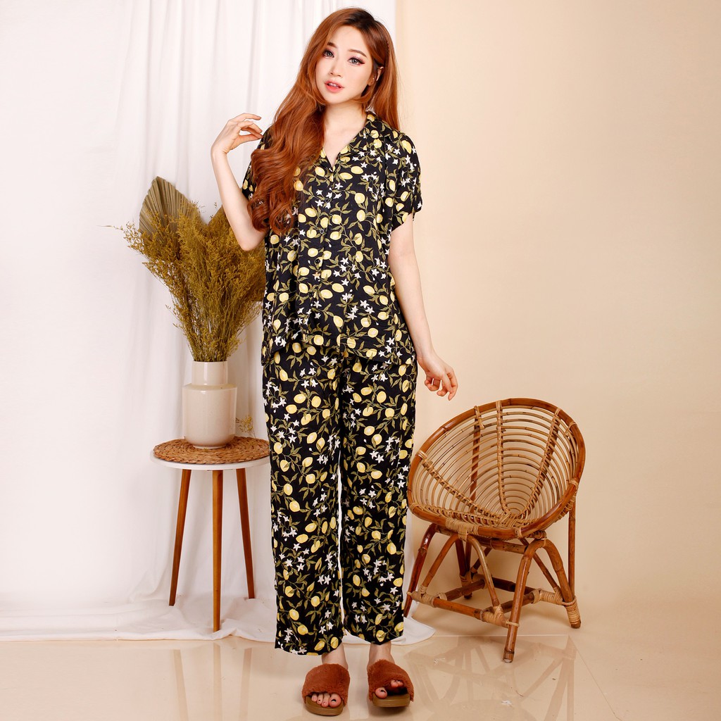 WINOD Piyama Set Celana Panjang Motif Bahan Rayon Dingin WINOD Piyama Set Celana Panjang Motif Bahan Rayon Dingin