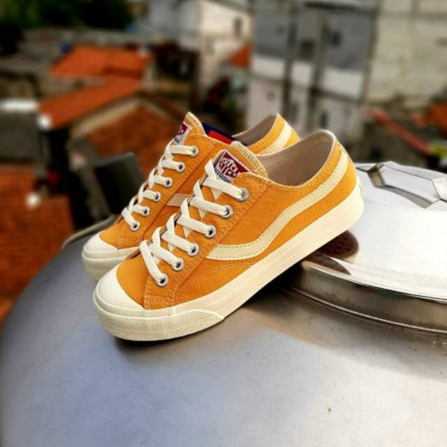 SEPATU VENTELA PUBLIK LOW DARK YELLOW