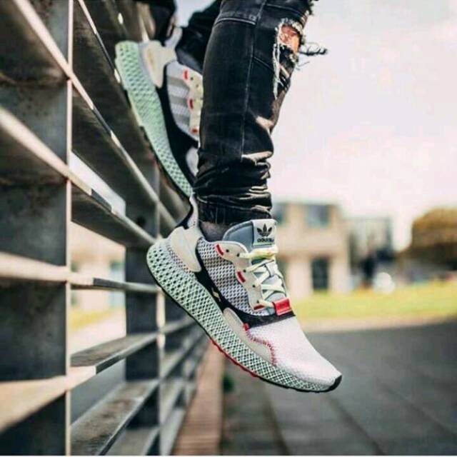 Sepatu sneakers adidas boost