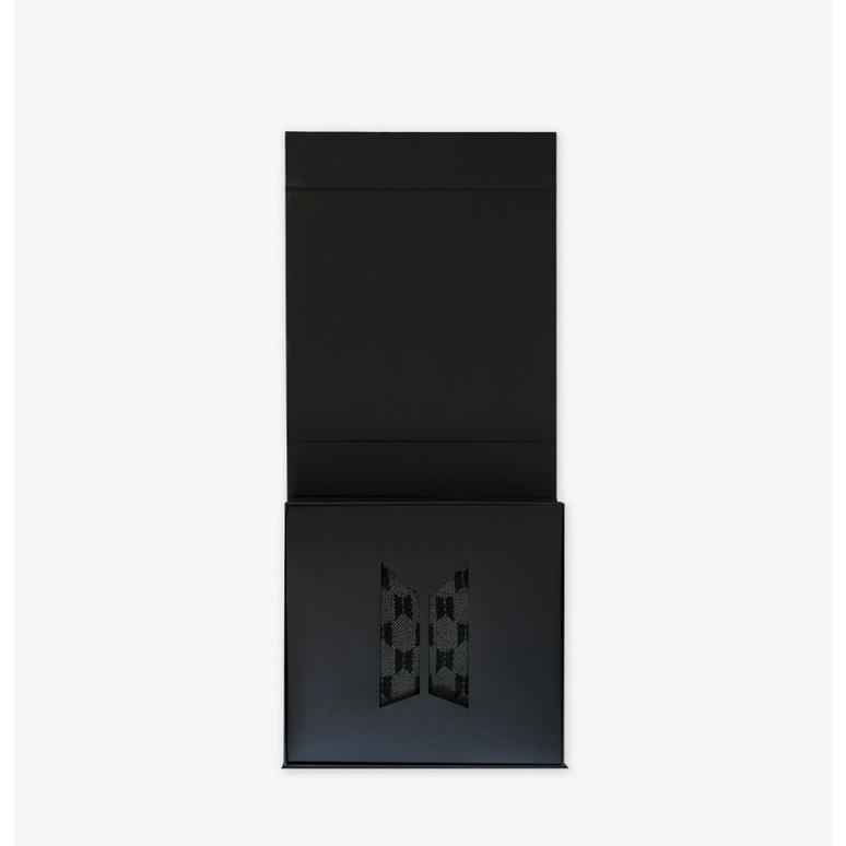 BTS ARMY MEMBERSHIP Merch Box #1 - Sharing