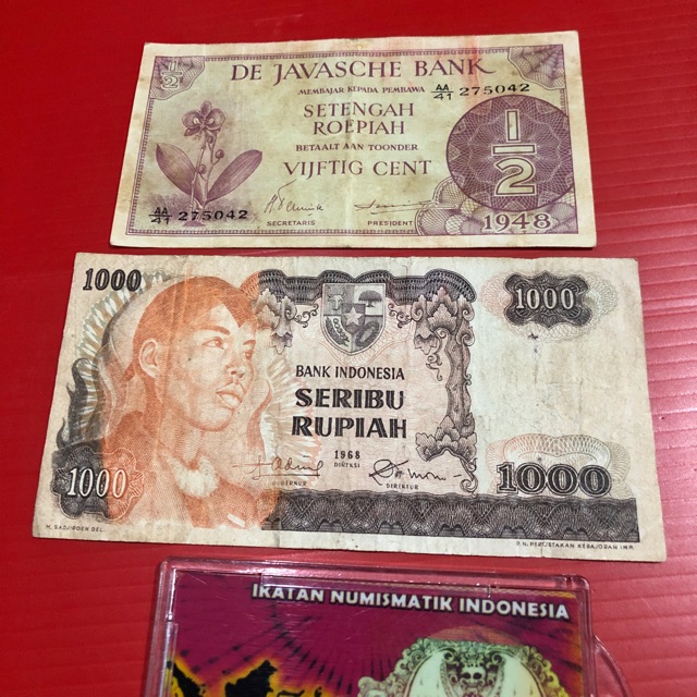 Uang kuno murah paket 2lmbr Rp1000 1968 n setengah Rupiah 1948