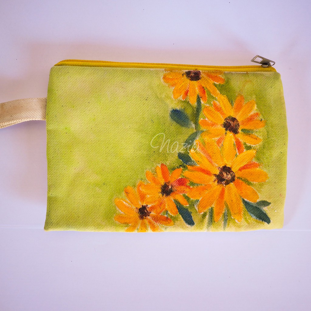 

Pouch Lukis Aster Nazia Fabric Painting