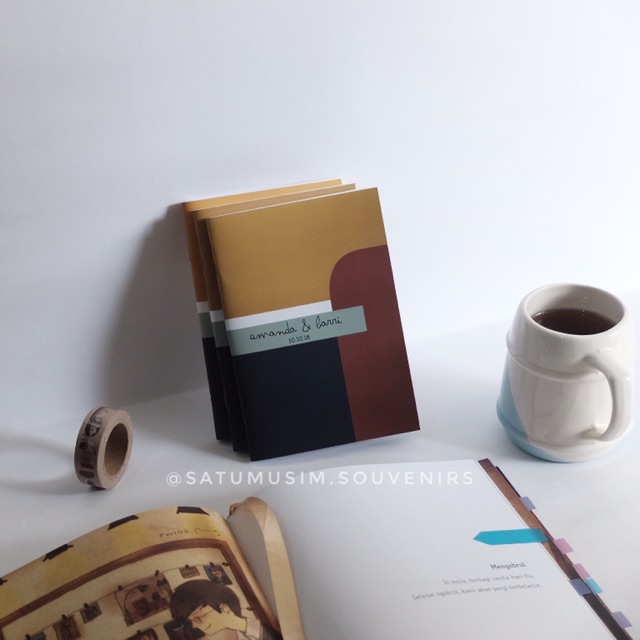 

Souvenir notebook pernikahan // RETRO 01