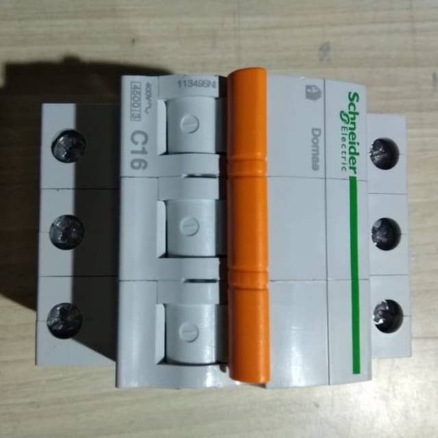 Schneider MCB 3P 16A