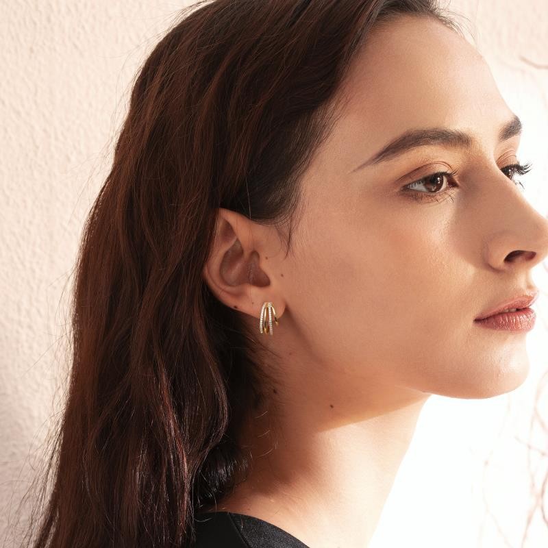 Anting Tusuk Asimetris Model Rantai Warna Putih Untuk Wanita