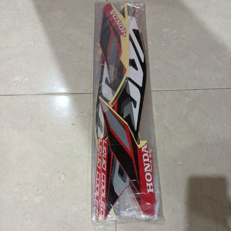 striping stiker les body Vario 125 2021 body merah bahan original