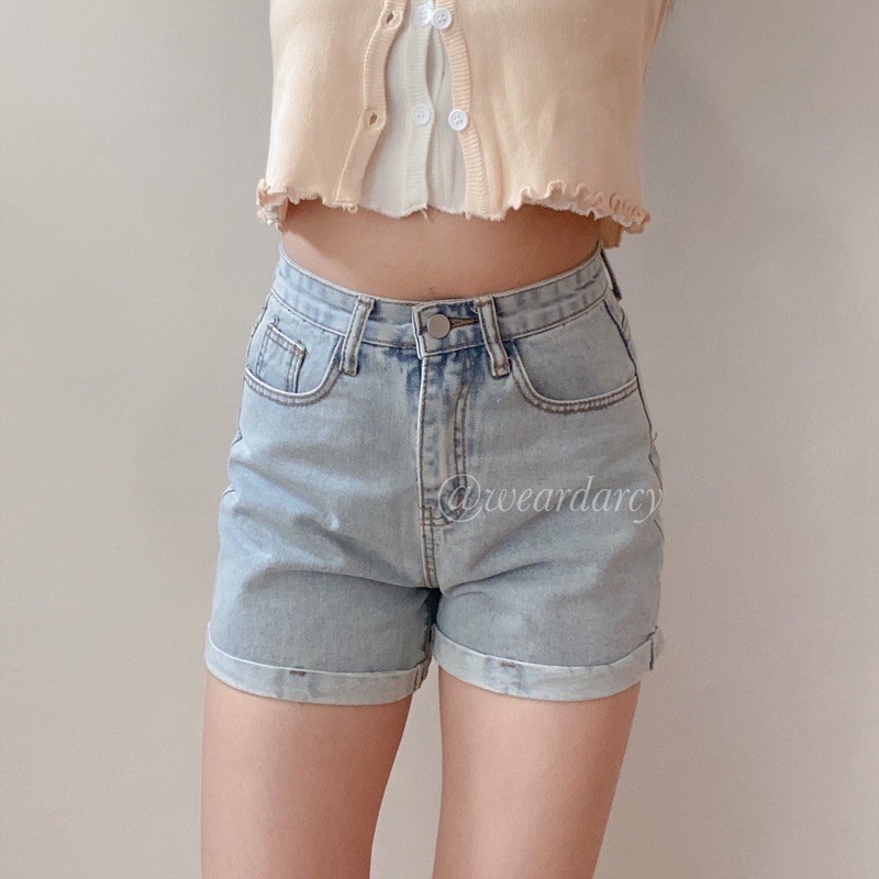 short jeans pants outfit