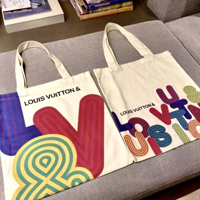 ORIGINAL TOTE LV EXHIBITION EVENT