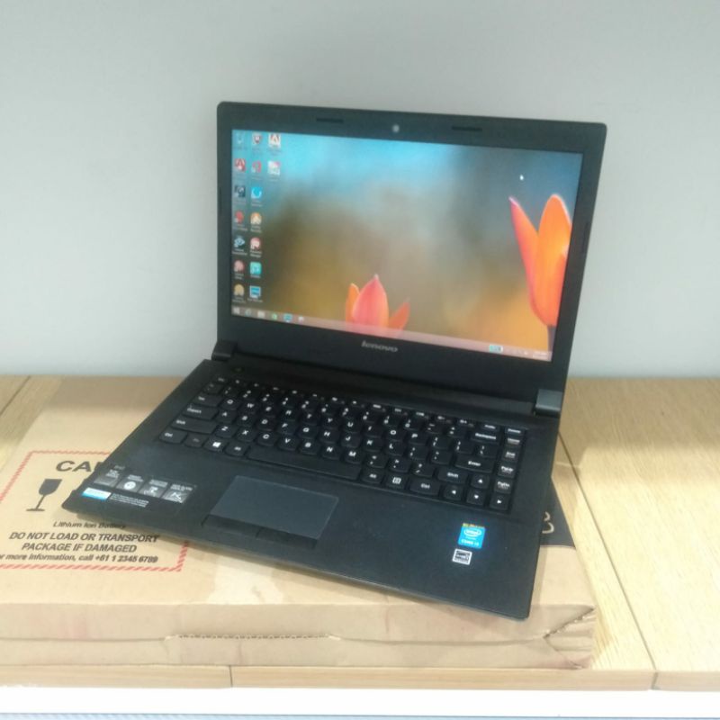 Laptop Lenovo B40,Intel Core i3-4005U,Intel hd graphics,Ram 4 HDD 500,Windows 10 layar 14 inch