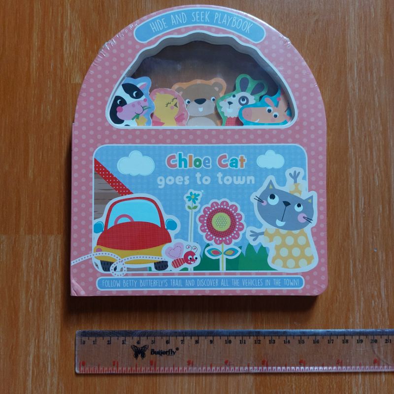 

Buku Anak Import Hide and Seek Playbook Chloe Cat goes to town
