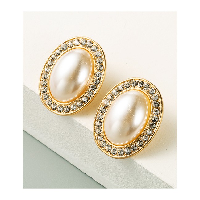 LRC Anting Tusuk Fashion Golden Alloy Diamond Oval Pearl Earrings P59672