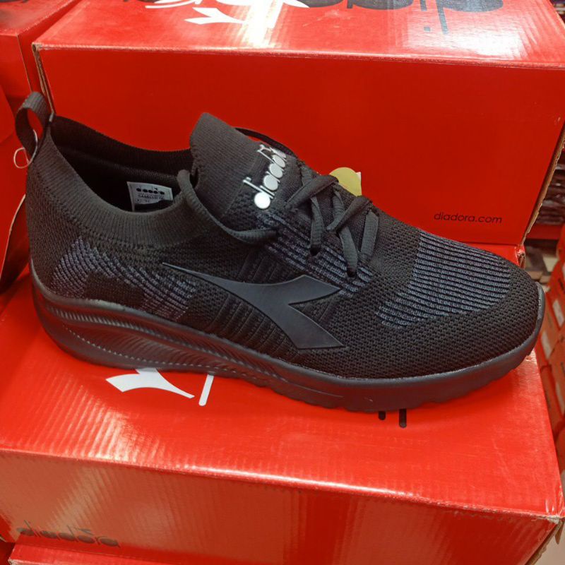 BEST SELLER  Diadora Original BNIB 100% Sepatu Casual/ Casello