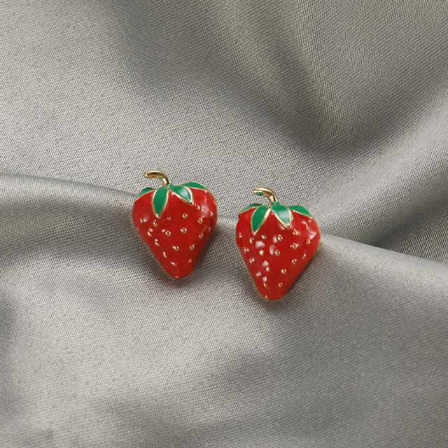 Sterling silver jarum Korea gaya genit lucu dan kompak merah strawberry anting-anting street tembaka