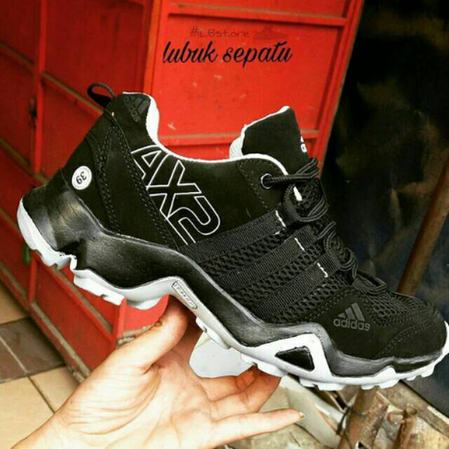 ADIDAS ax2 low gr