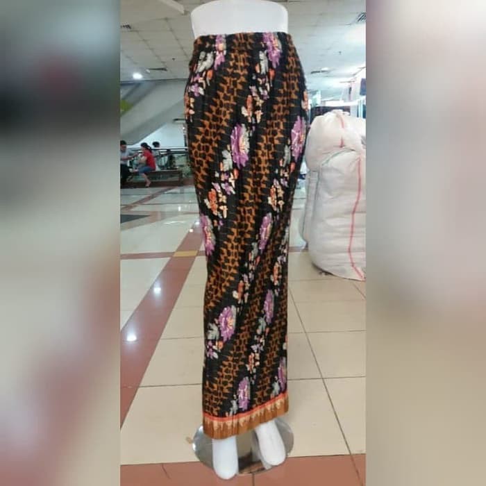 Rok Plisket Motif Bunga Sepatu Hitam / Bunga Sepatu Navy