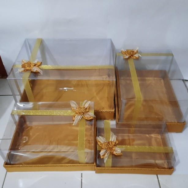 

KOTAK HANTARAN SESERAHAN MIKA PITA SET4 WARNA EMAS