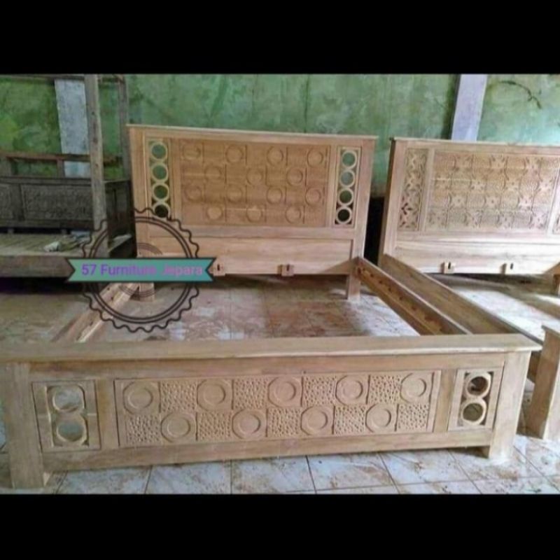 Tempat tidur dipan ukir jepara jati mentahan