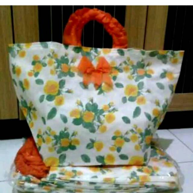 

Tas tenteng serut bahan spunbond tebal 75gsm