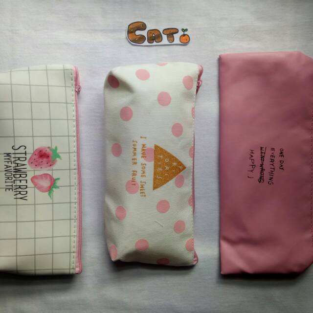 

Tempat Pensil Motif Strawberry Dot WhitePink Tulisan Note Pink Lucu