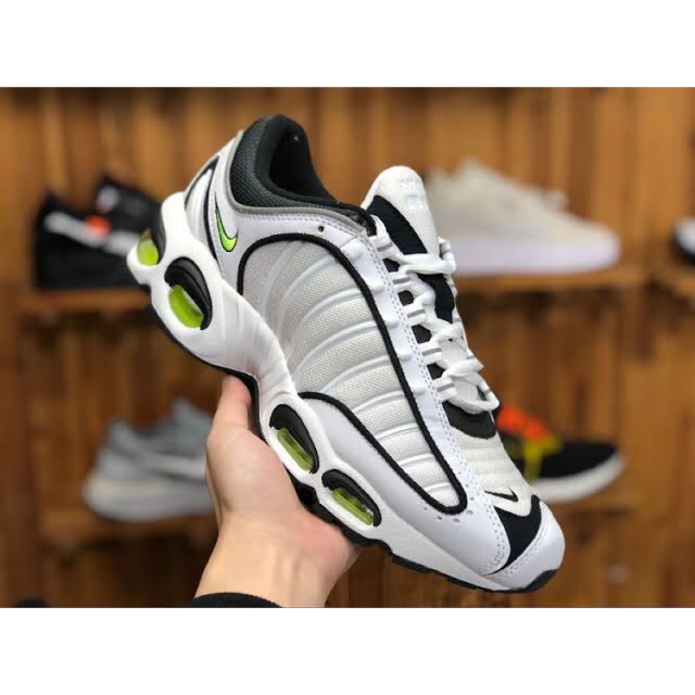 SEPATU NIKE AIR MAX TAILWIND 4 OG
