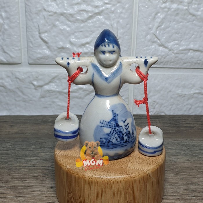 oleh2 dari belanda - Dutch milk maid ceramic display pajangan HOLLAND