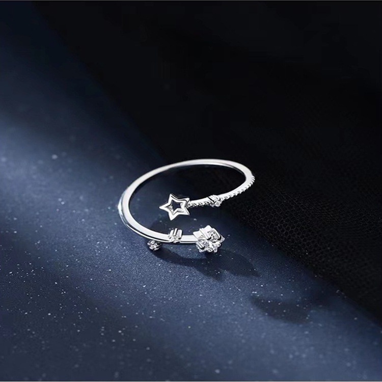 Cincin Alloy Silver Desain Bintang Hollow Hias Berlian Imitasi Untuk Wanita