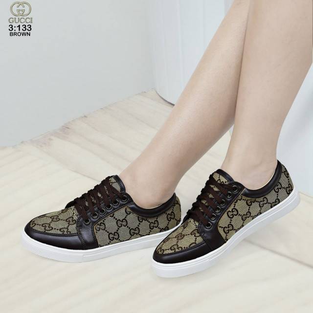 Sepatu sneakers wanita merk gucci