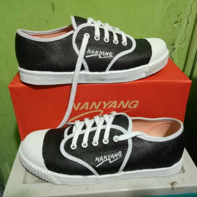 SEPATU NANYANG MOTIF 205-S (HITAM)