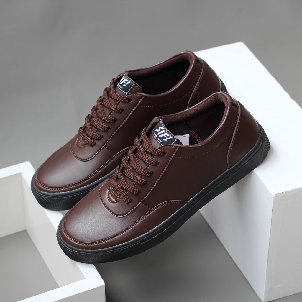 ROVVE|Sepatu Casual Sneakers Pria Hitam Tali Polos Original Kulit Sintetis