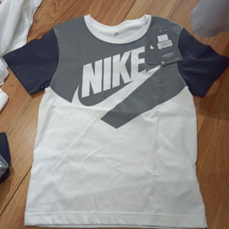 kaos nike the nike tee