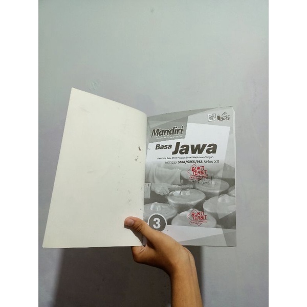 

BUKU MANDIRI BAHASA JAWA KELAS XII/12 #bukumandirijawq#kelasXII#12