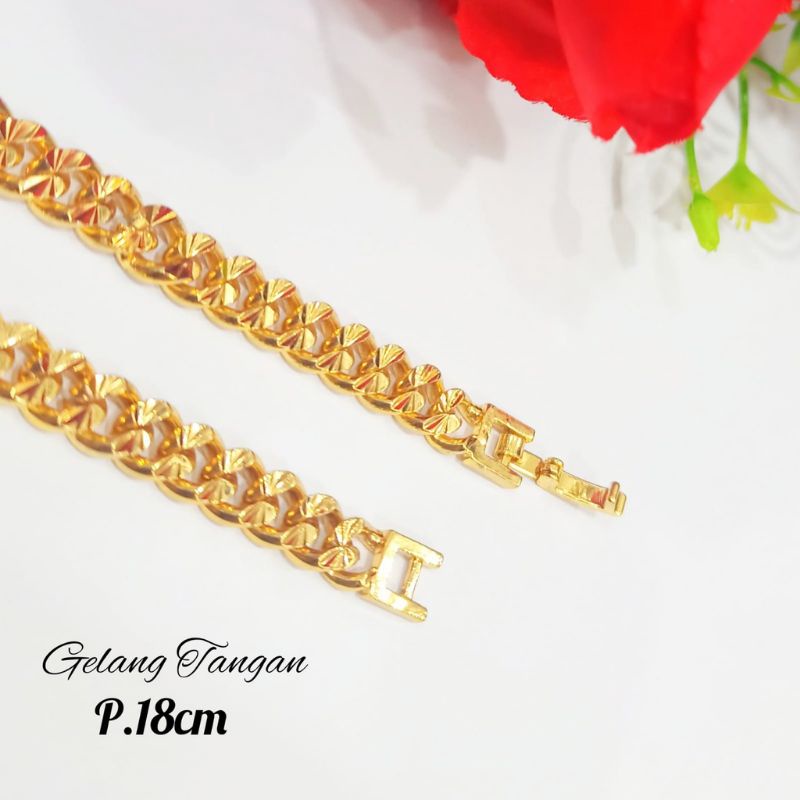 gelang tangan wanita titanium motip rantai gold.perhiasan wanita dewasa lapis emas 24k anti karat dan anti luntur