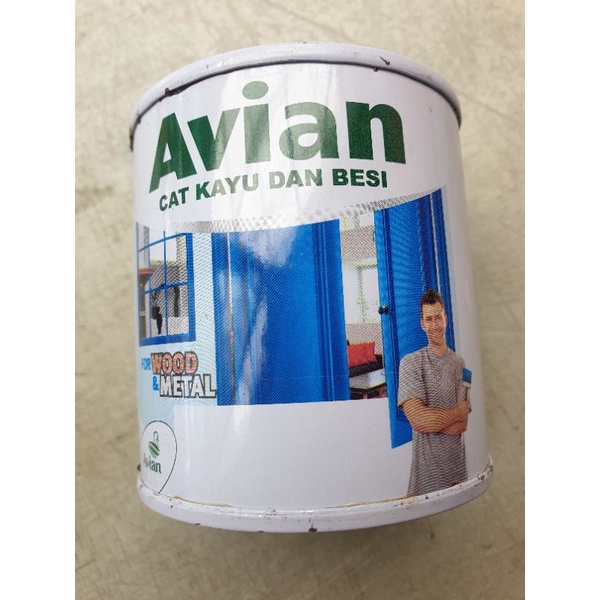 Cat kayu dan besi avian 200cc warna hitam