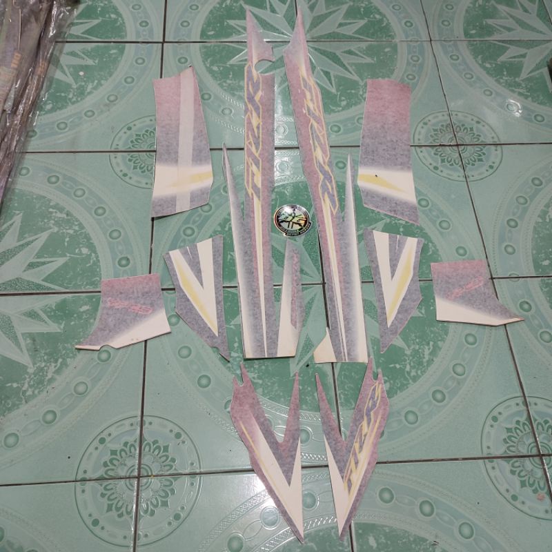 lis striping f1zr 2003 merah hitam