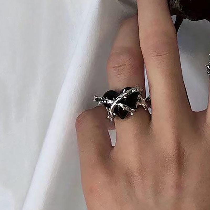 Cincin Model Terbuka Bentuk Hati Gaya Punk Gothic Vintage Untuk Wanita