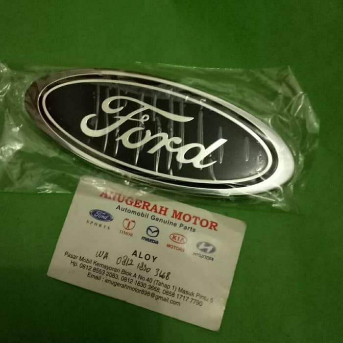 BARU logo emblem ford fiesta depan